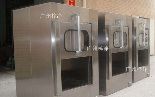 傳遞窗廣泛應用于微細科技、生物實驗室、制藥廠、醫院、食品加工業、LCD、電子廠等等一切需要空氣凈化的場所。