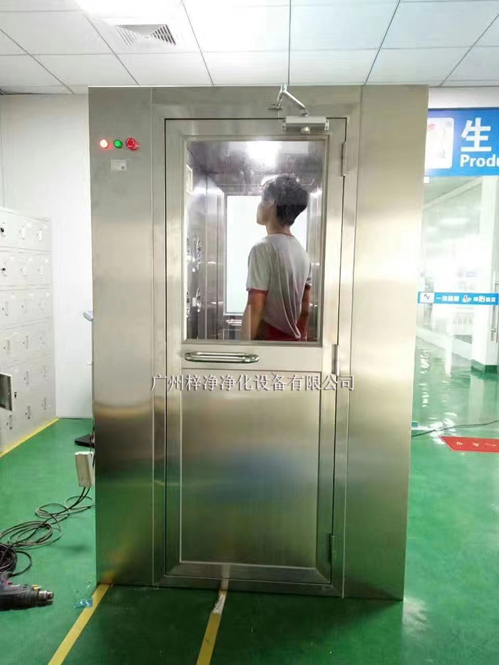 在使用前，應仔細檢查風淋室是否處于正常工作狀態，包括電氣系統、風機、風速、風淋室門等。