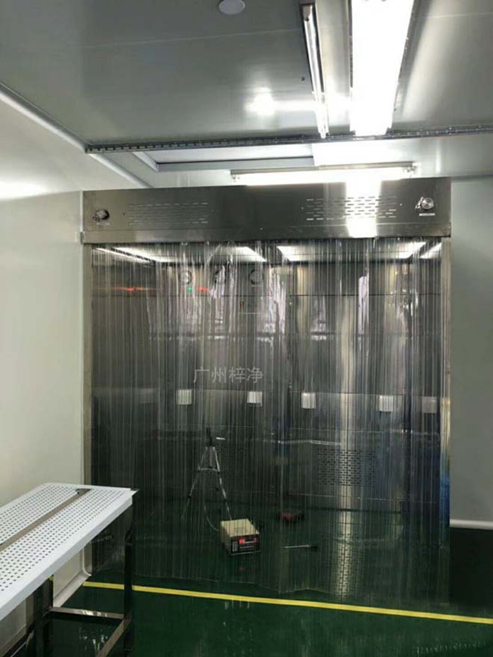 負壓稱量罩在制藥行業(yè)中,對藥品成分的精確稱量至關重要。 負壓稱量罩在制藥行業(yè)中,對藥品成分的精確稱量至關重要。