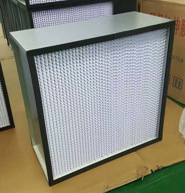 HEPA高效過(guò)濾器能夠過(guò)濾掉0.3微米以上的微粒，對(duì)于大多數(shù)潔凈室的要求已經(jīng)足夠。